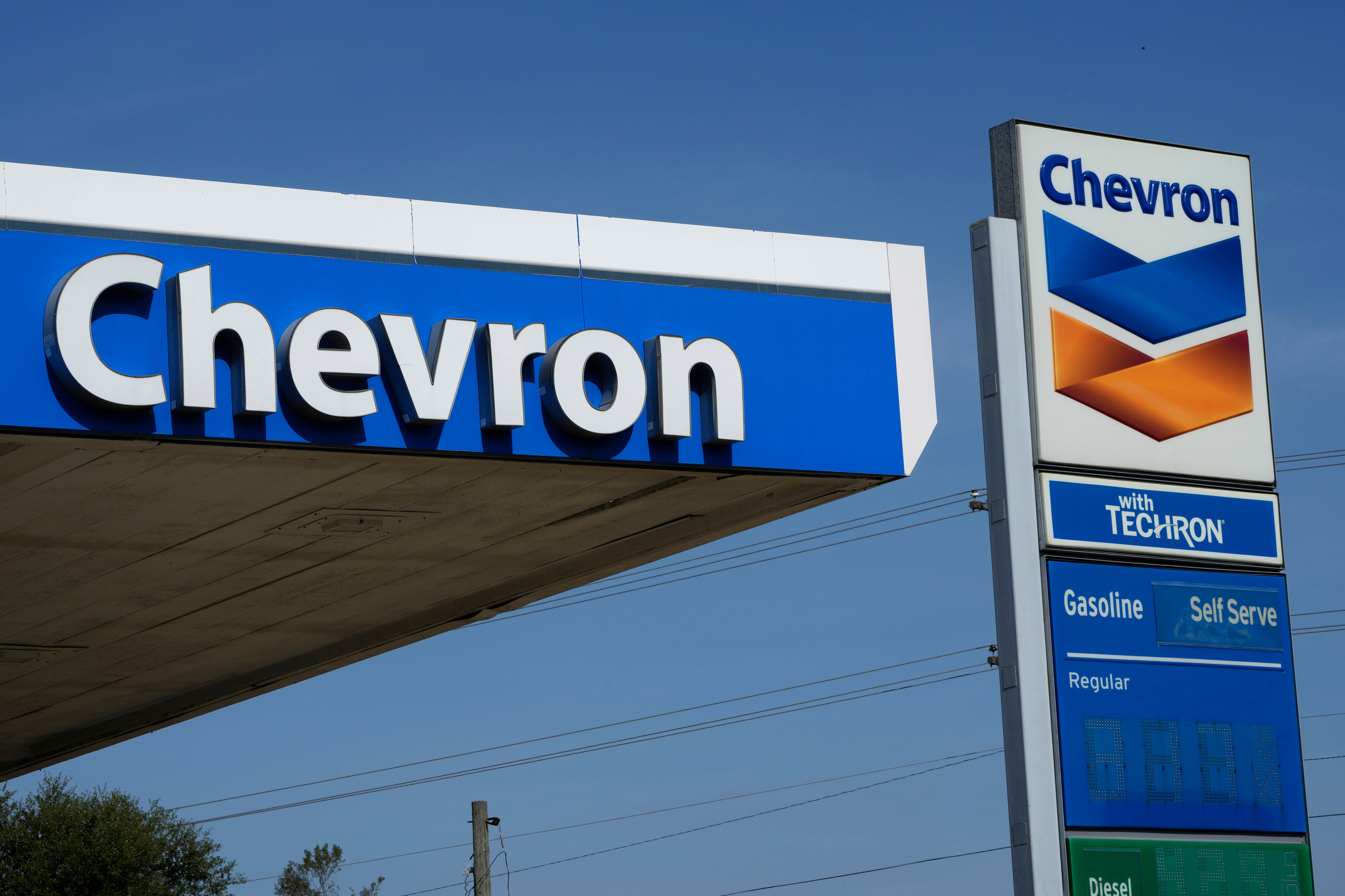 Is Chevron a Good Buy After Its Massive Power Deal for Microsoft’s AI Data Center?